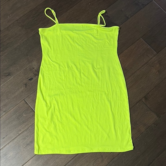 Heart hips Vibrant Neon Green Bodycon Dress, size large - Picture 2 of 4